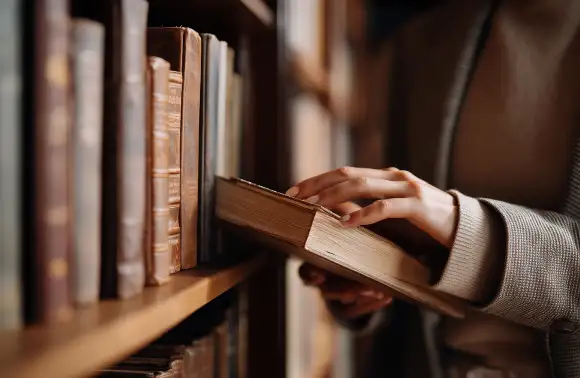 Profesional en filosofía analiza fundamentos filosóficos para crear un criterio profundo sobre la relación entre ciencia y la cultura.