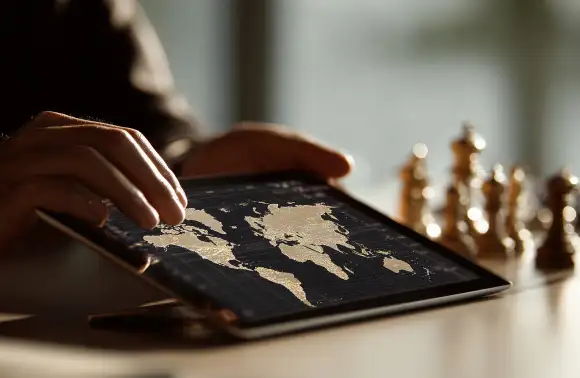 Profesionales en Geopolítica y Análisis Estratégico evalúan la repercusión de las decisiones políticas, económicas y tecnológicas de los países en la sociedad.