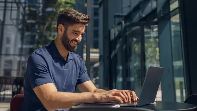 Conoce las ventajas de educación virtual y estudia un posgrado online