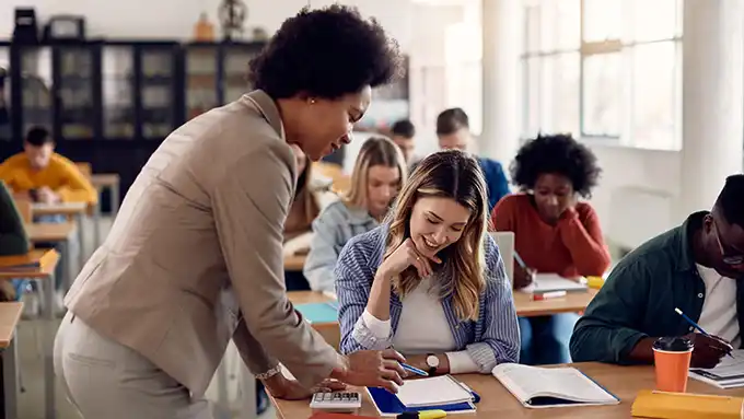 Beneficios de la educación: cómo la profesionalización fortalece al conocimiento