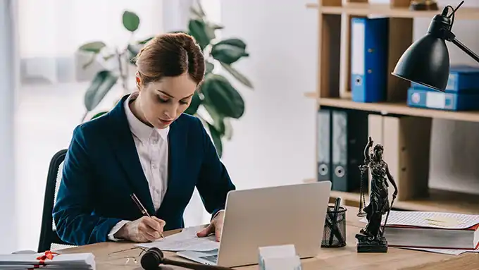 <strong>Derecho</strong>