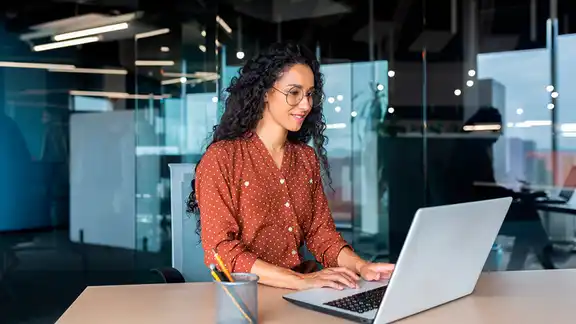 ¿Vale la pena estudiar una maestría online si estás trabajando? Esto es lo que deberías saber